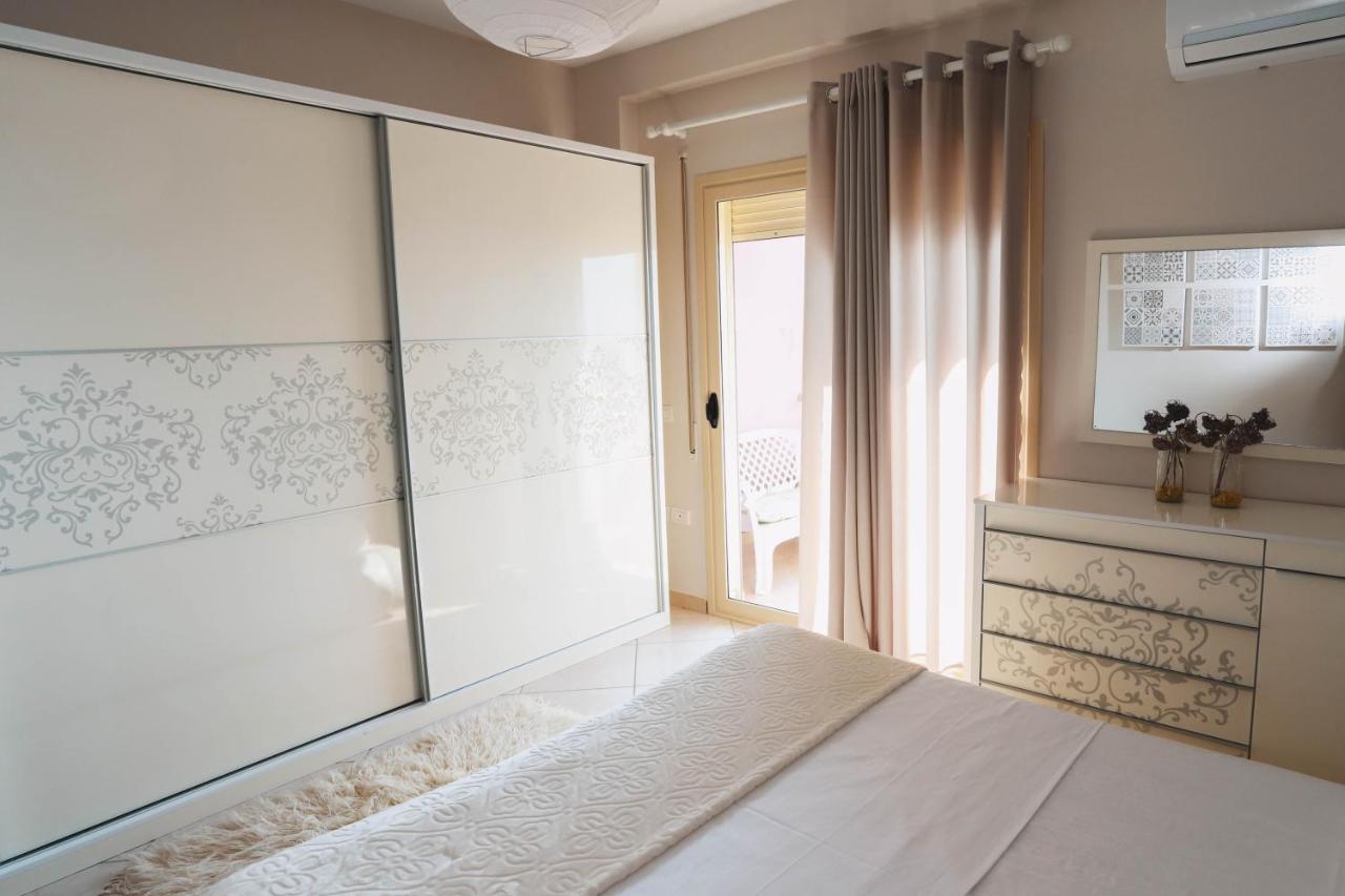 Large Apartment Near The Seaside Boulevard Lungomare Влёра Экстерьер фото