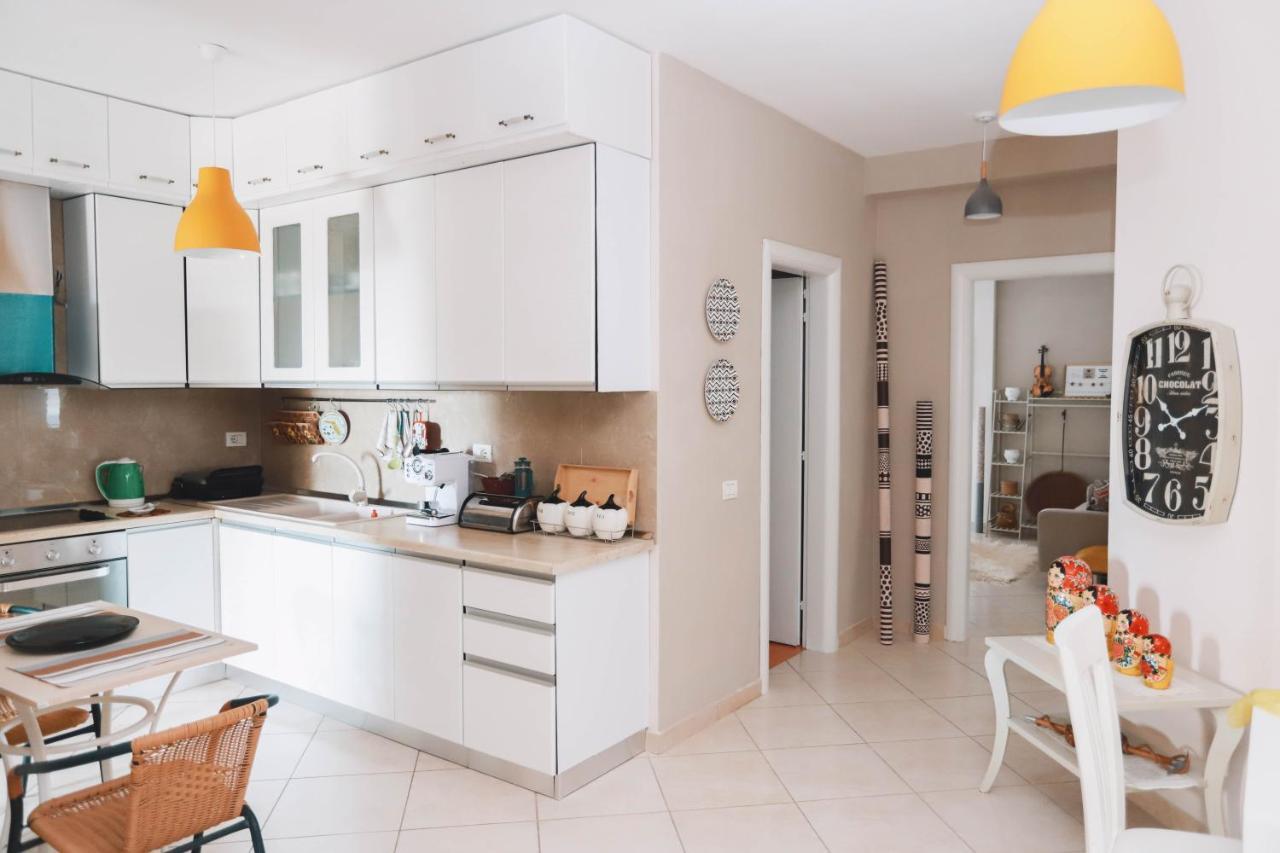 Large Apartment Near The Seaside Boulevard Lungomare Влёра Экстерьер фото