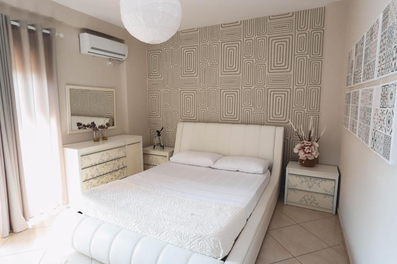 Large Apartment Near The Seaside Boulevard Lungomare Влёра Экстерьер фото