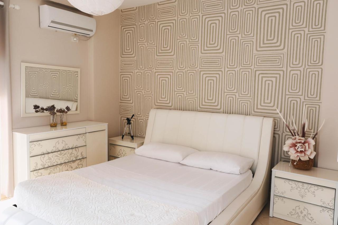 Large Apartment Near The Seaside Boulevard Lungomare Влёра Экстерьер фото